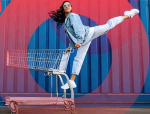【Guide to Next Retail 2025】2025年零售行業(yè)將面臨顯著轉型，受技術進步、消費者行為演變和經濟變化的影響，零售業(yè)正經歷重塑。經濟壓力如通貨膨脹導致許多人的可支配收入減少，形成不同消費者群體對價值的重視增加。為應對挑戰(zhàn)，零售商通過降價和提高成本意識來最大化利潤并爭奪顧客份額。