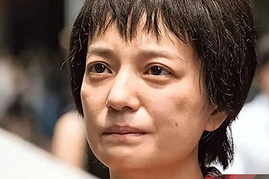 连面相变了！49岁赵薇近照曝光，封杀四年婚也离了，她已经变了样